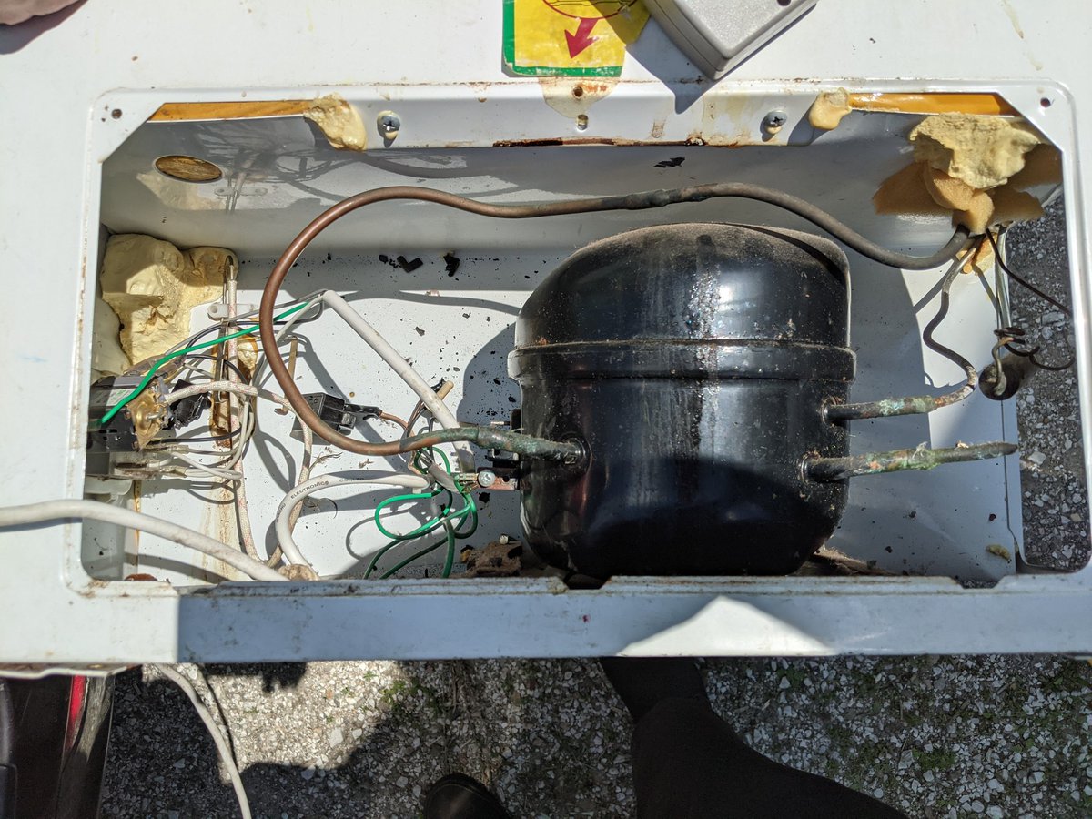 LaboratoryB's tweet photo. Another good showing. Had at a broken microwave, pressure cooker, chest freezer, bitcoin full node, and a sewing machine, among other items.

Join us next month on the 3rd Saturday (July 17th) from 11-3pm with your broken things and desire to tinker! #btv https://t.co/SviWpGS8vL
