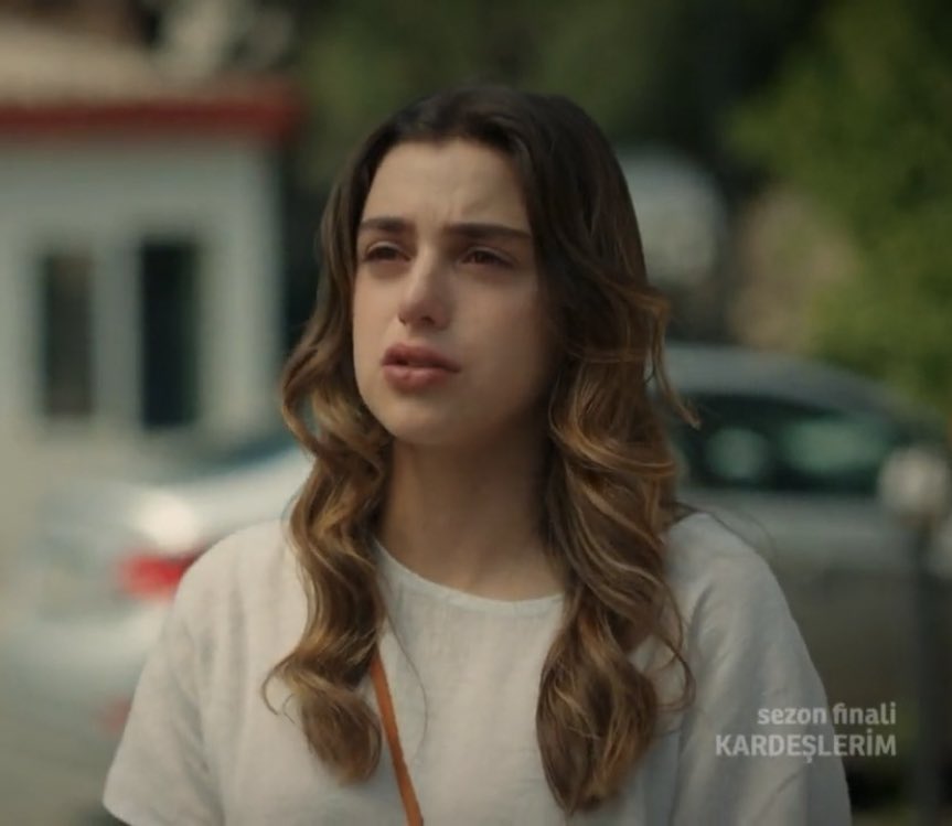 Hepsini geçtim bari Melisa’nın Kadir’e sarılmasına izin verilseydi, orda bittim ben..

#Kardeşlerim #KardeşlerimSezonFinali #KadMel
