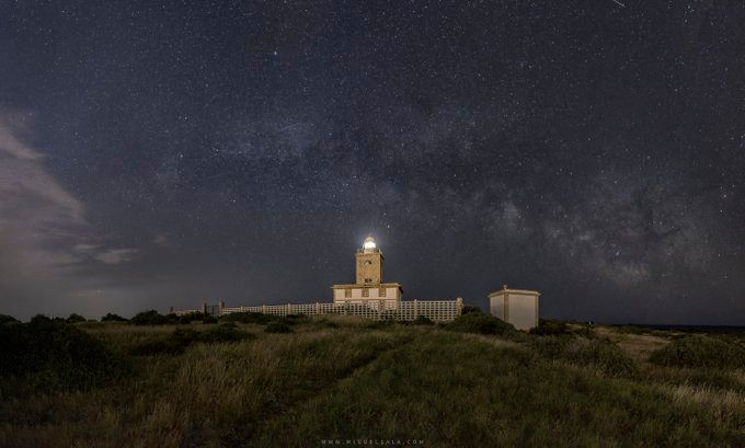 esa_es's tweet photo. Hoy en #cielosESA ...
@JMiguelSala nos envía esta bonita imagen de la Vía Láctea sobre el faro de Tabarca, #Alicante
¡Muchas gracias @JMiguelSala por tu foto!
Etiqueta tus 🖼️ 🖼️ con #cielosESA https://t.co/kwKggQ97UX