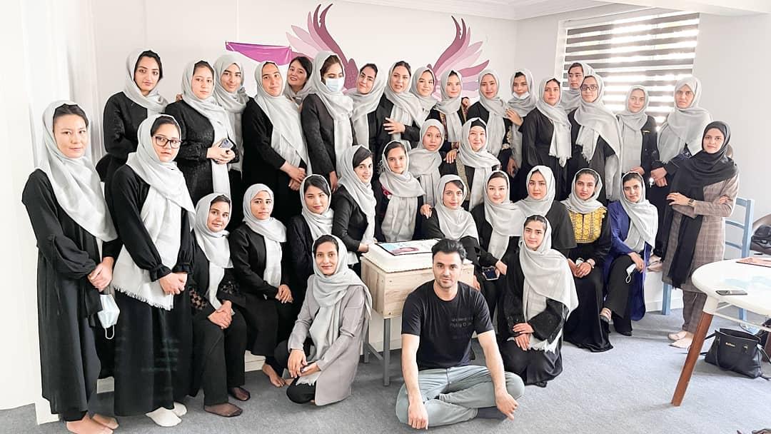 NastaranFH7's tweet photo. Good results are attained through a hard work. There are no shortcuts to any place worth going. 
#codetoinspire 💜
#graduation_ceremony 🎉🎉
2021/6/8 https://t.co/hc3SB1Orpi