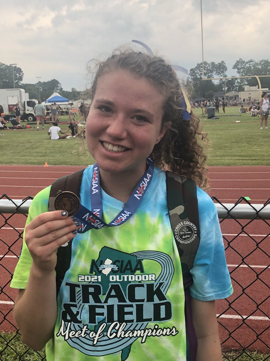 witte_colleen's tweet photo. Sophie closed out her HS career with an 8th place finish at MOC. Congratulations! 💙🏃🏻‍♀️💛 https://t.co/0u9dK5Eqew