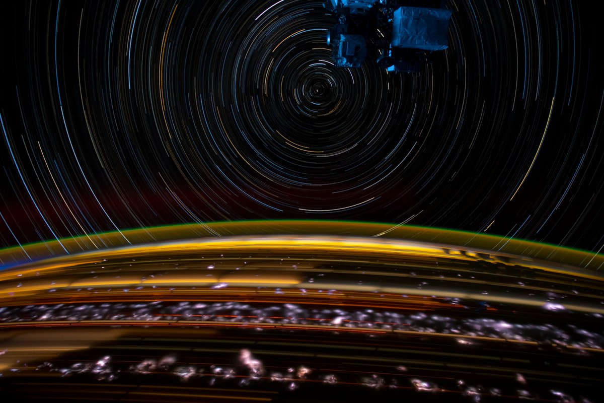 Thom_astro's tweet image. ⭐️ Lumières brillantes, grandes villes et étoiles : je suis particulièrement fier de cette image ! Elle a été faite à partir de 59 poses longues de 30 secondes empilées ensemble, soit environ un passage entier dans l’ombre de la Terre 🛰️🌍 #MissionAlpha
flic.kr/p/2m6wBAe