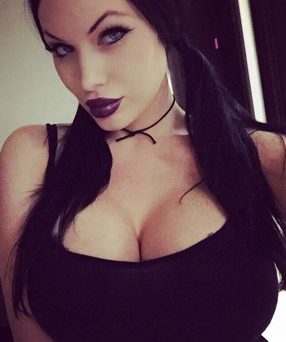 @missveronikab from witch year is this photo? https://t.co/qkfY6ndcUN<a class="tags" href="/tag/missveronikab">@missveronikab</a><a href="/tag/romirain"class="tags"><span>#romirain</span></a>