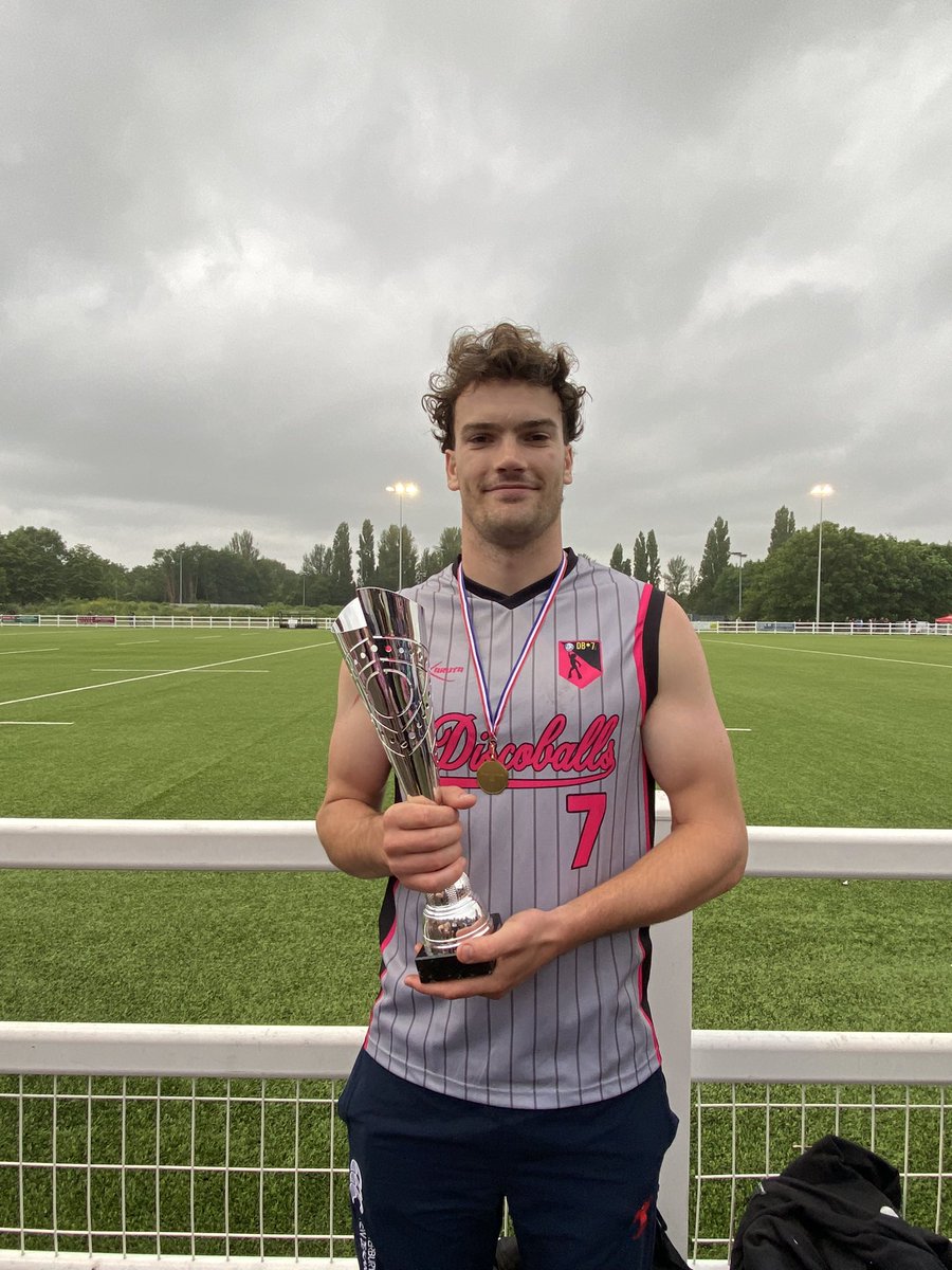 Squad members trophy parade 🕺🏻🏆 #winners #discoballs #stayfocusedandextrasparkly <a href="/GutsCharityUK/">Guts UK Charity</a> <a href="/KarutaSports/">Karuta Sportswear</a>