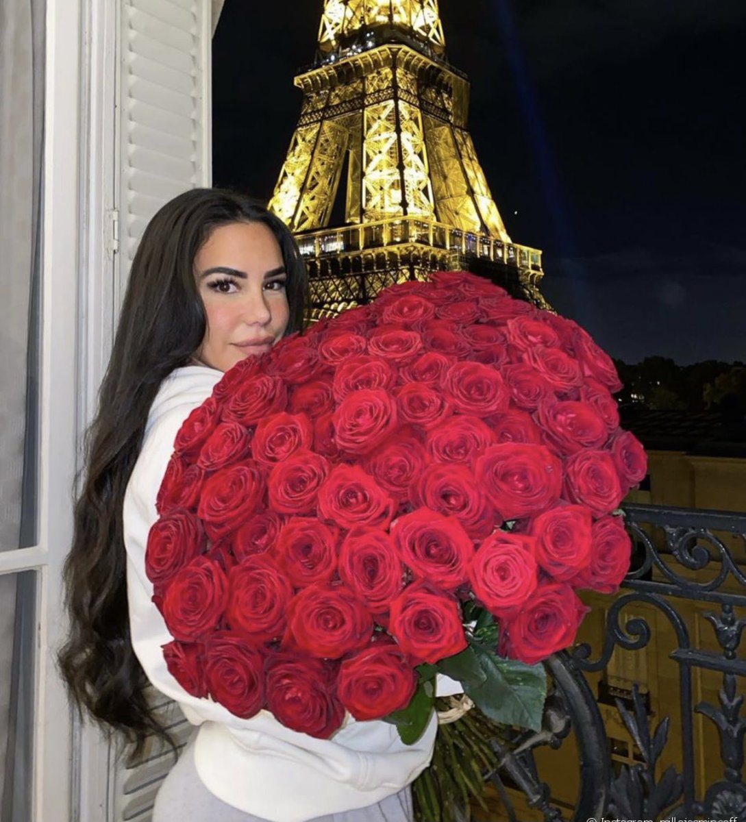 LaraHautefeuil1's tweet photo. Mon envie d’un bouquet de rose rouge en ce moment📈📈 https://t.co/zqZpCzG0xa