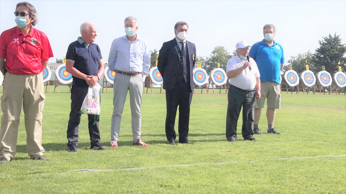 atri_cup's tweet photo. Alcune immagini della cerimonia d'apertura della Coppa Italia Master di tiro con l'arco @FitarcoItalia, che proseguirà fino a domani sul campo dello Stadio Comunale di #Atri, con il saluto delle autorità. #sport #abruzzo #coppaitalia #tiroconlarco #archery https://t.co/dX5wswirR9