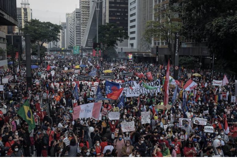 reinaldoazevedo's tweet photo. Foto real. Não fake. Eduardo Anizelli/Folhapress. Avenida Paulista https://t.co/WNaQ2zW9dN