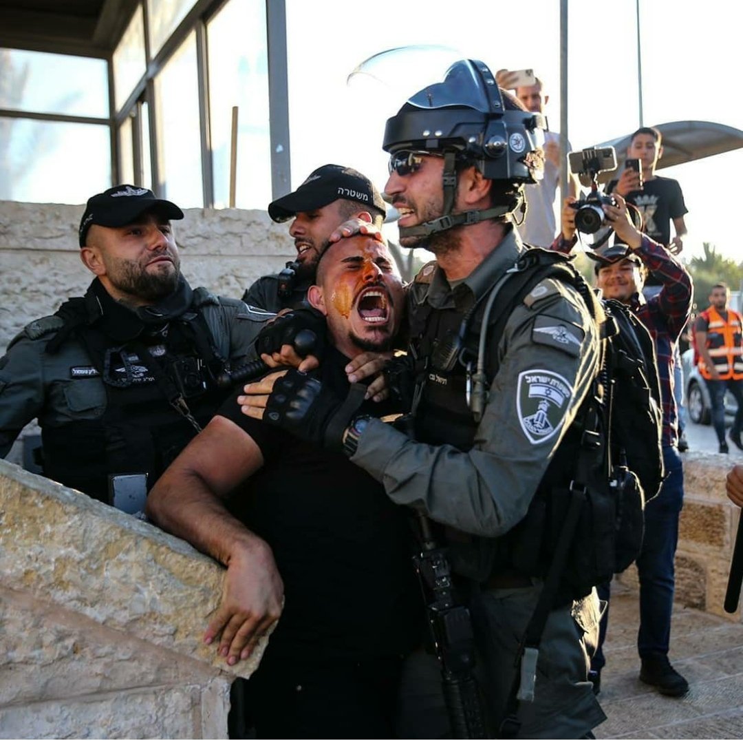 The Israeli occupation forces assault a Palestinian young man and spray him with pepper gas in Damascus Gate area in the occupied city #Jerusalem, today.
#FreePalestine 
#IsraeliTerrorism 
#SaveSheikhJarrahh 
#SaveBeita 
#saveselwan