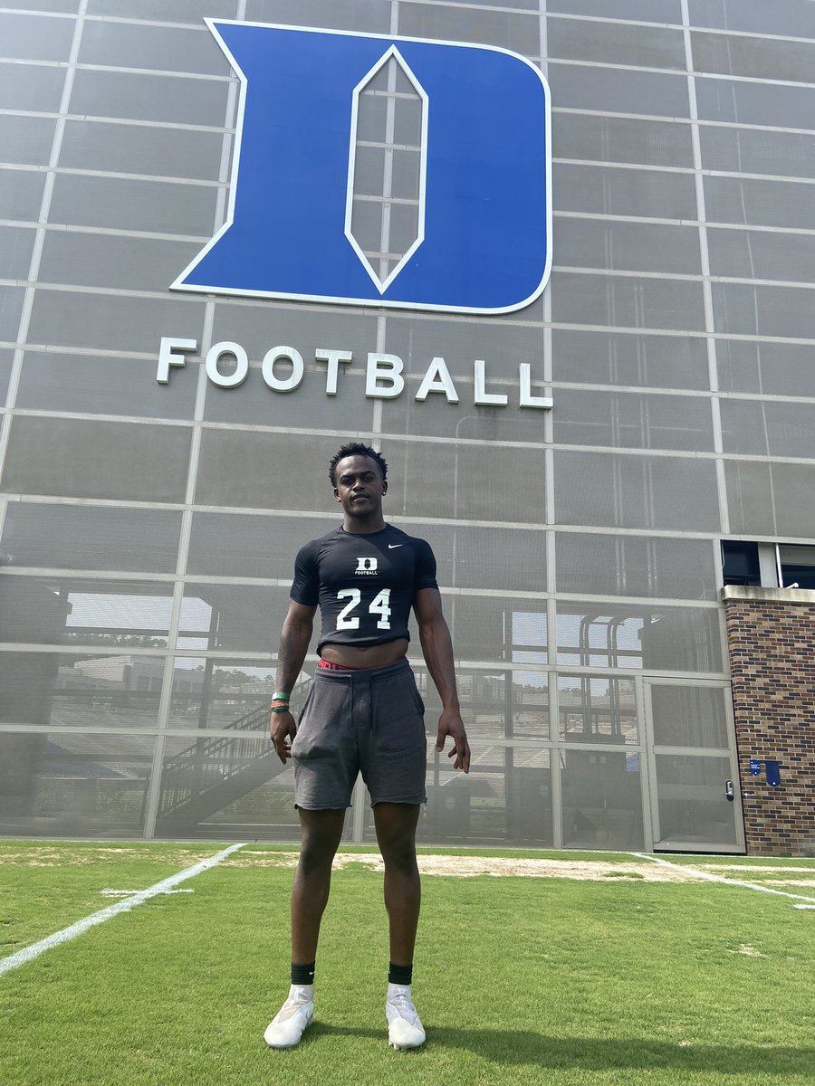 Had a great camp today @DukeFOOTBALL and met some awesome people‼️@Coach_DanHicks @CoachBoyette @MattGuerrieri @DavidCutcliffe
