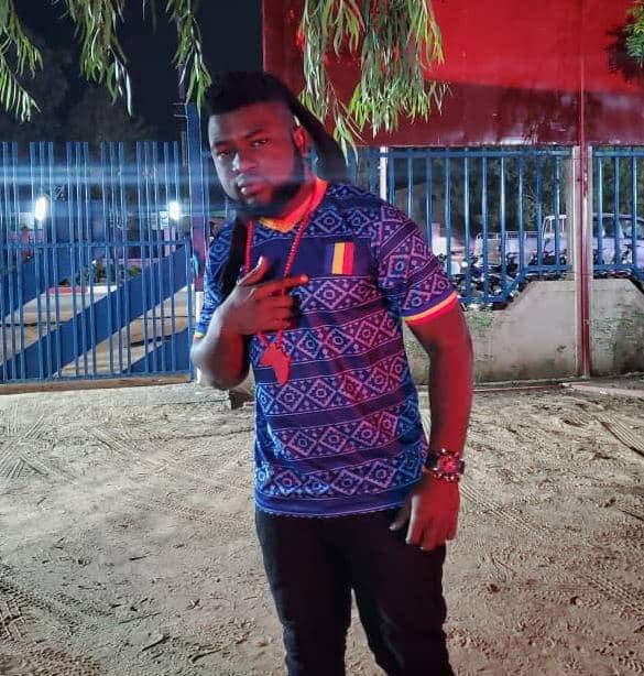 taptapmag's tweet photo. @mannobeats a reçu un jersey de la sélection Tchadienne de football ce samedi suite à sa première prestation durant sa tournée dans ce pays.  

@AfrotroniX001 @VoxSambou @BotaWany @jhanedouze https://t.co/NN2Xorhjgq