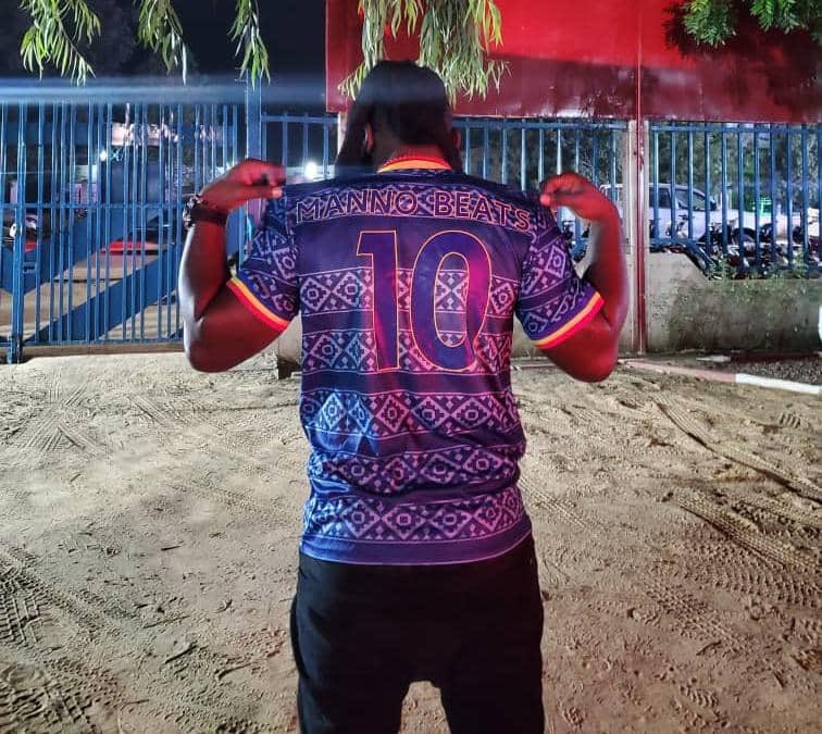 taptapmag's tweet photo. @mannobeats a reçu un jersey de la sélection Tchadienne de football ce samedi suite à sa première prestation durant sa tournée dans ce pays.  

@AfrotroniX001 @VoxSambou @BotaWany @jhanedouze https://t.co/NN2Xorhjgq