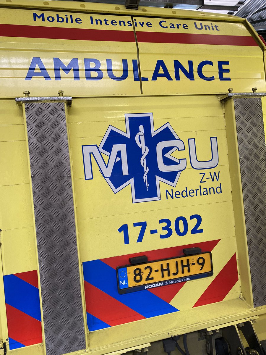 AirwayMxAcademy's tweet photo. Ik ben anesthesioloog en heb COVID golven meegemaakt achterin de mobile intensive care unit ambulance van Rotterdam o.a. naar Goes, Leeuwarden, Maastricht, Groningen…Urenlang gezeten naast doodzieke mensen. Waarom nu snel versoepelen? @HansvanSchuppen @shossontwits @DonRoelofsen https://t.co/uXRUWPFTCn
