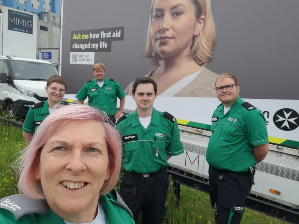 StJohnHumber's tweet photo. Did you spot our #AskMe first aid campaign vans in #Hull today promoting the message #FirstAidSavesLives - more info here https://t.co/XjBs00s28x https://t.co/sCXlLgWxgd