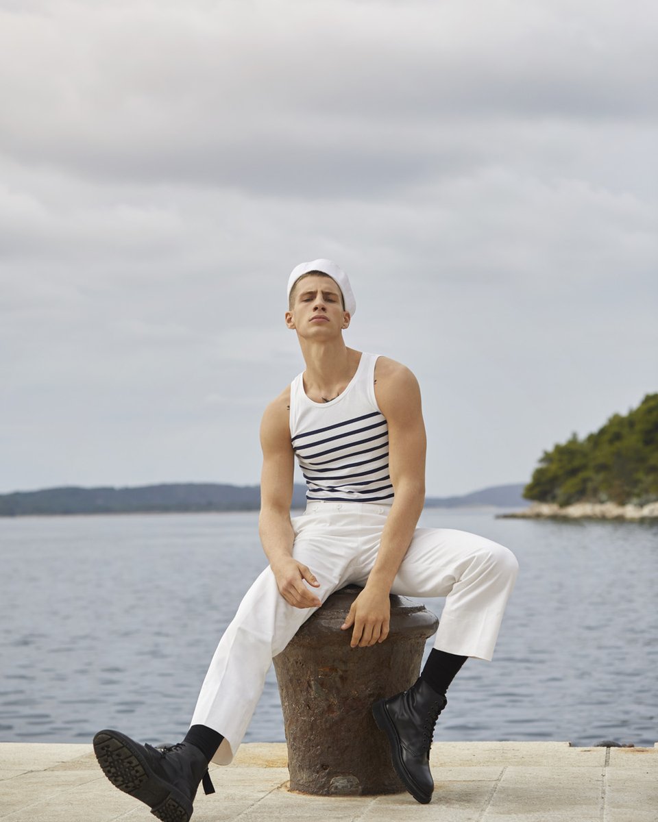 JPGaultier's tweet photo. Casual like #LeMale.
#AugustaAlexander
#WelcomeOnBoard #JeanPaulGaultier https://t.co/BOM2znjHVE