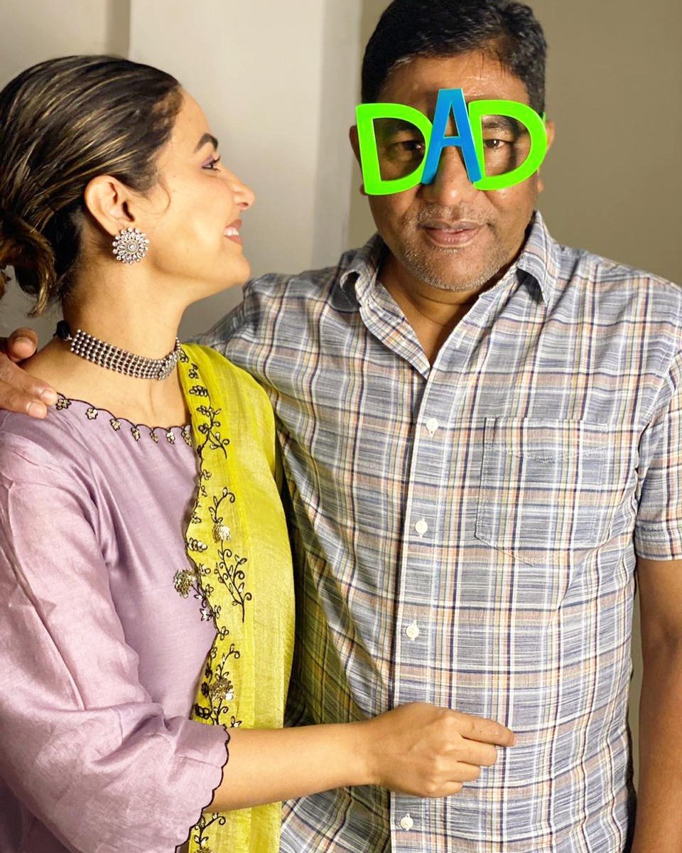 eyehinakhan's tweet photo. Indeed a Father’s Day (Truly).. 
June 20th, It’s been two months today Dad🥺
We  clicked these pictures 7 months back and I didn’t let u see these pictures when they were clicked coz I wanted to post them on a special day.. 
Never did I think tht I will be posting them today😞 https://t.co/xlGDhOeJyU