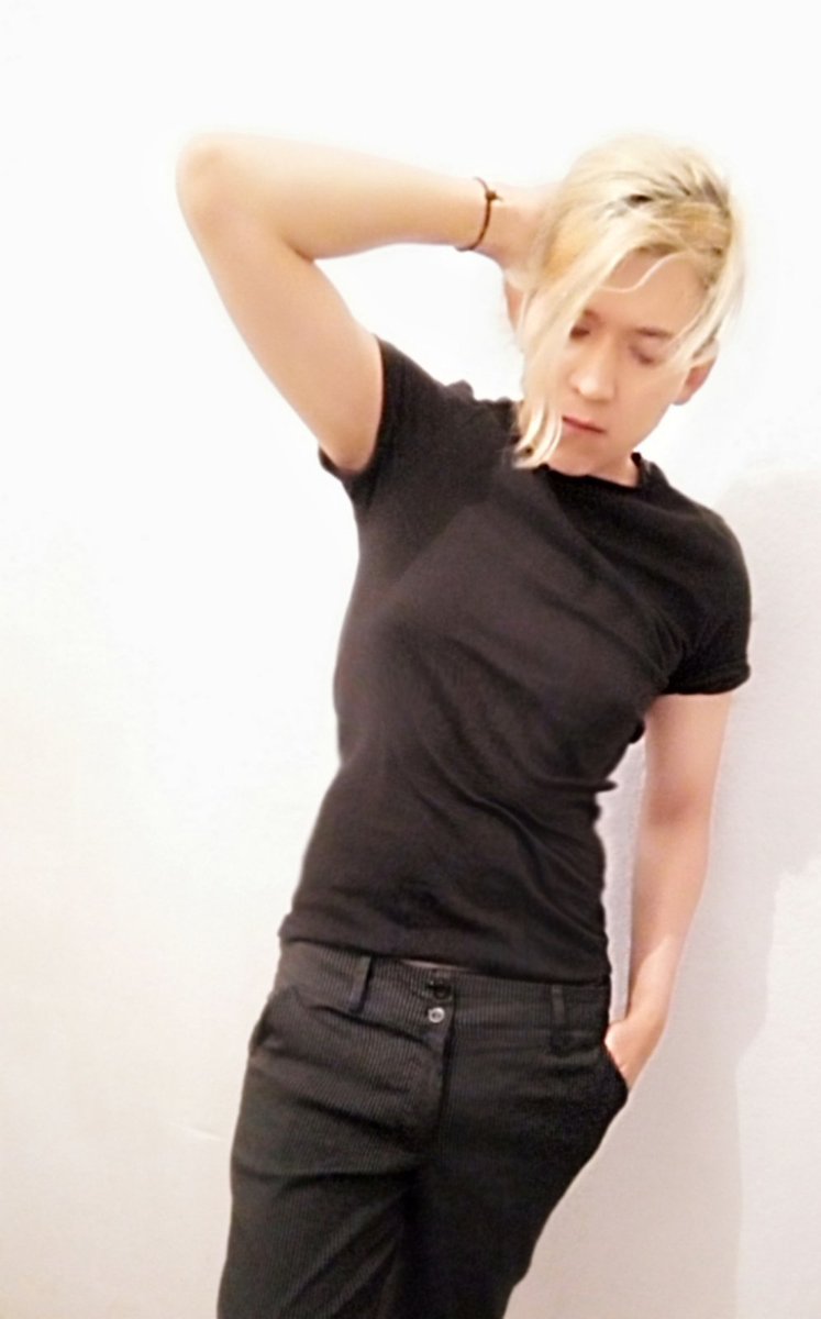 tommyclive's tweet image. Mi mente es mi lugar más seguro, estoy destinado a la grandeza!!

#tommyclive #androgynousfashion #tomboymodel #style #Pride2021