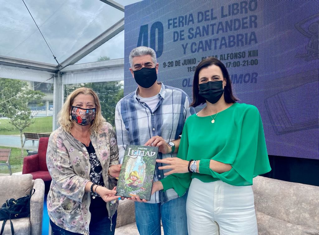 enriquevvegas's tweet photo. Cuando en la presentación de tu último trabajo te acompañan @gemaigual y Lola Sainz todo es perfecto. Muchas gracias #ferialibrosantander #leinad #cabezoned https://t.co/YXjyEaFZGp