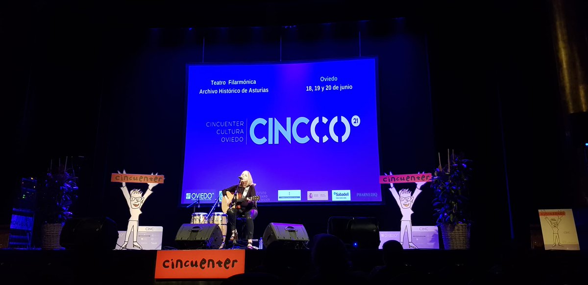 Cincco50er's tweet photo. @AuroraGila se come el escenario en #AcústicaCincuenter. #Cincco21 es música en #Oviedo. Síguelo en: https://t.co/8RpRMbdvqH https://t.co/TMDiS3k44p