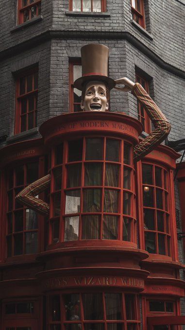 Harry Potter 
Síganos en instagram - bit.ly/3w6DpoR
#airelibre #airelibre
 #vidaalairelibre #fotografía #fotografias #fotografiacallejera #mundo #viajes #viajesporelmundo
