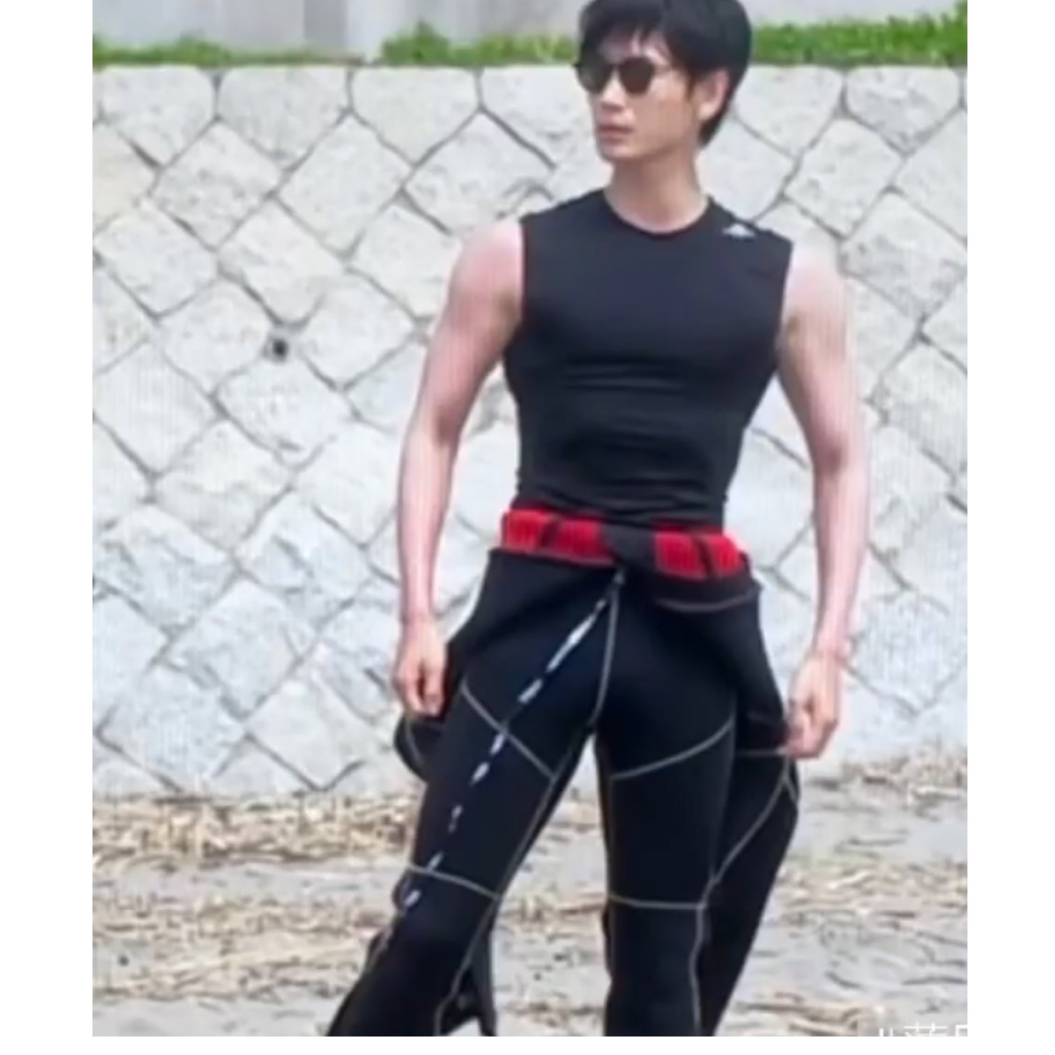 南からの No Twitter このウエットスーツ前後逆説 せっかくカッコいいのに 綾野剛 天罰 因果応報 南からの No Twitter このウエットスーツ前後逆説 せっかくカッコいいのに 綾野剛 天罰 因果応報
