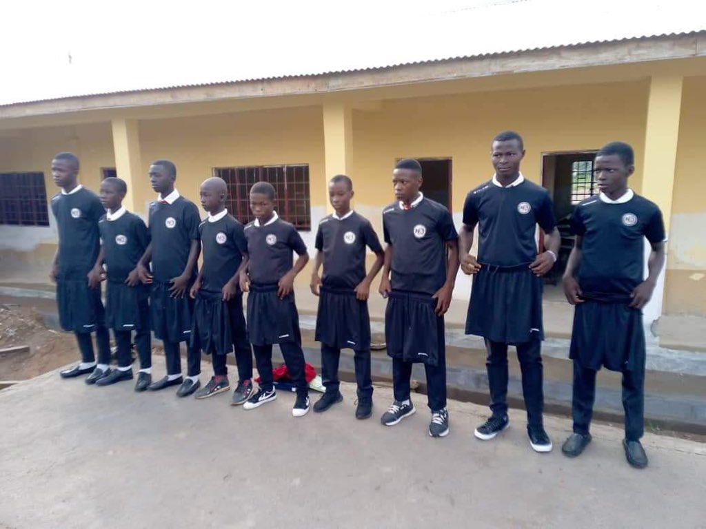 Ever wondered what happened to our old training kits, well here they are in Sierra Leone. We are delighted to share our unwanted kits with those who need kits and will appreciate our generosity. The photos tell you how happy the kids are with the kits 😀

Mon I Machar 🔴⚫️🔴