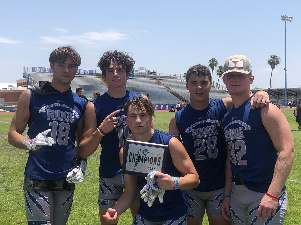 Teamwork makes the dream work 🙌🏼<a href="/irhsfbbooster/">IRHS Nighthawk Football</a> <a href="/BossHog_75/">James Hardy Jr</a> <a href="/CoachRavenell/">Aaron Ravenell</a> <a href="/SOAZFootball/">Southern Arizona Football</a> <a href="/AZSPORTSNETWORK/">azsportsnetwork</a> <a href="/5Sportstalk/">@520_SportsTalk</a>