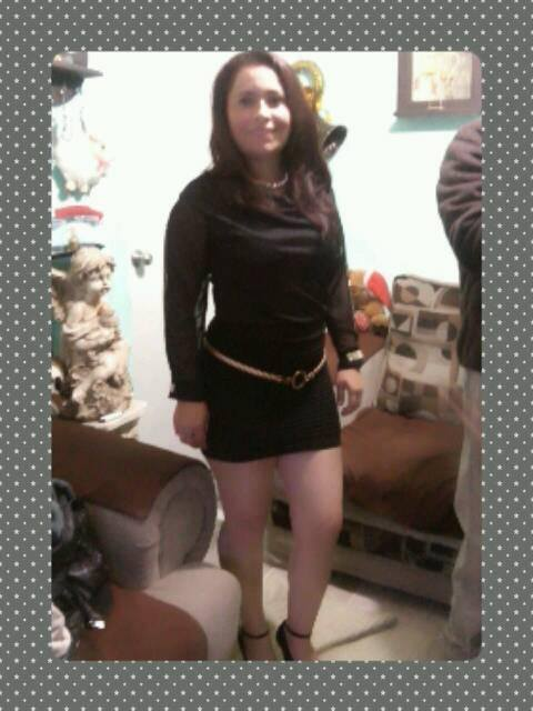 Anto19909's tweet photo. una foto antigua de mi madre, creo que con este vestido fue cuando me di cuenta que en verdad me la queria coger, lo rico que se le veia el culo, se agachaba tantito y se le asomaba, con ganas de levantarselo, empinarla y metersela https://t.co/acsdlCzuNk