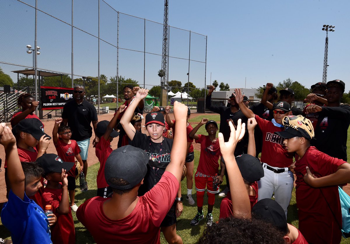 DbacksGiveBack's tweet photo. To celebrate Juneteenth, the #Dbacks hosted a clinic, featuring former pitcher Stephen Randolph and current Minor League players as instructors, in conjunction with Pilgrim Rest Baptist Church as part of the RBI program. #DbacksGiveBack https://t.co/HEVvi3E6oG