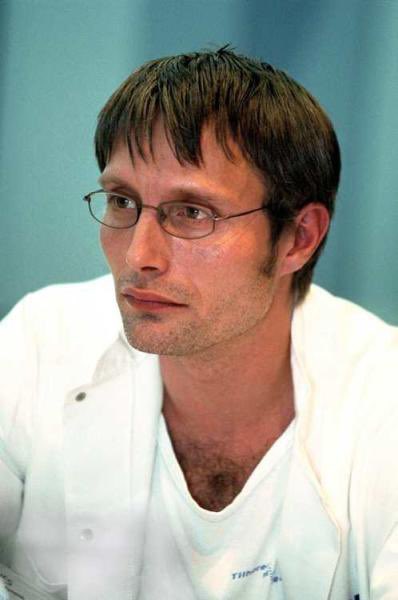 vagus_sweet's tweet photo. Goodnight 🌔#MadsMikkelsen https://t.co/w8bhbNYsSs