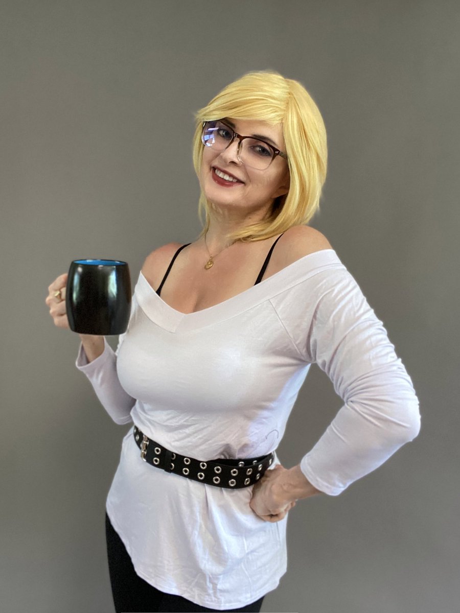 amhcosplays's tweet photo. #secretidentitysaturday continues with this hard-working CEO. #KarenStarr and her company, #StarrWare, searches for innovative 21st-century solutions to the planet’s growing ecological and environmental problems. Do you know her #alterego?

#cosplay #dccomics #ardawigs https://t.co/v3ER2iheHM