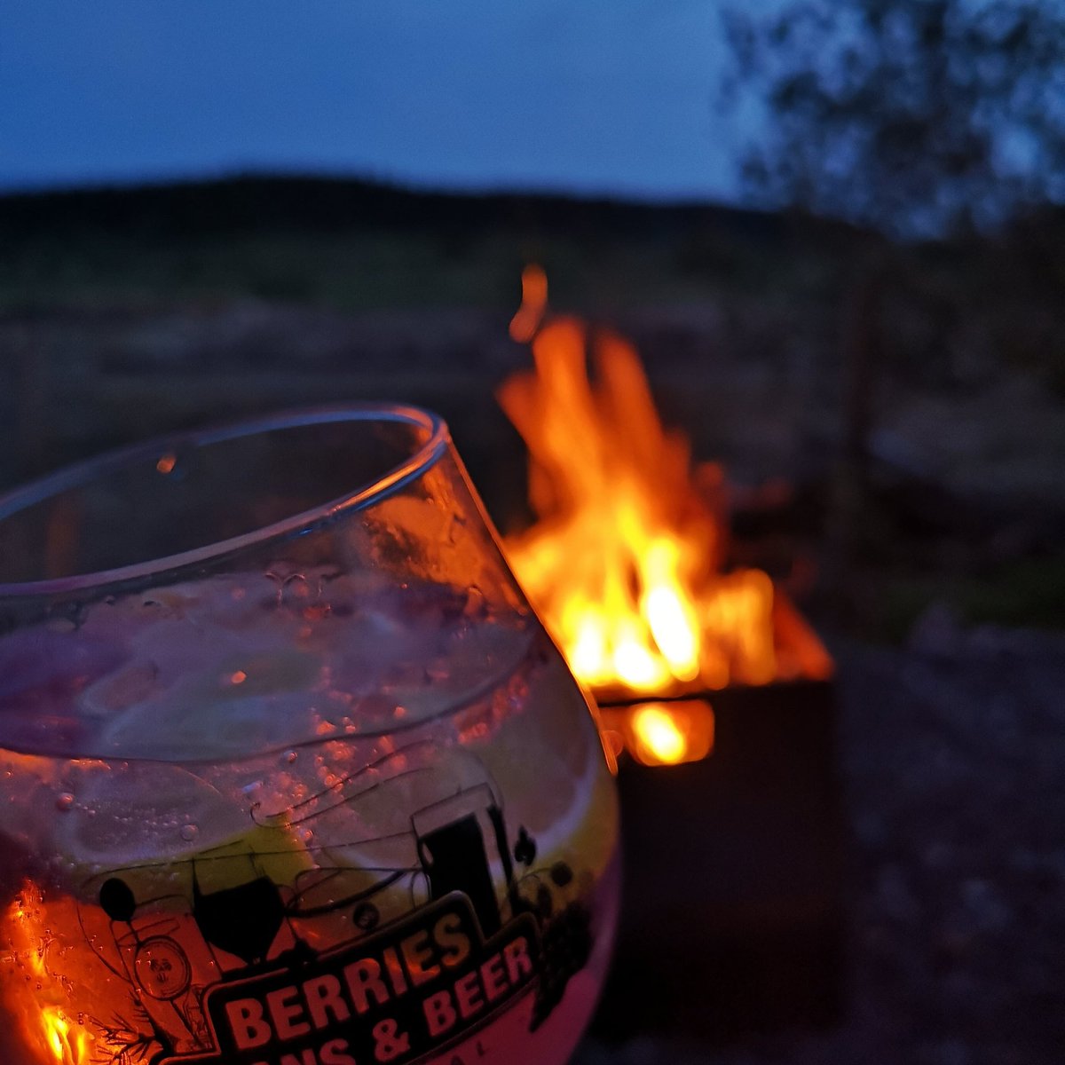 JordanMidwife's tweet photo. Perfect way to end my first week at my new midwife job 😍 #midwife #northernireland #fire #drinks https://t.co/KFFw4iu2ny