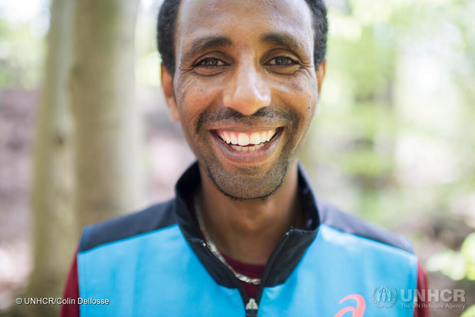 Refugees's tweet image. The wait is over. It's #WorldRefugeeDay!

Fighting a pandemic or helping communities, refugees have been there every step of the way.

Let's show up for them today and everyday. Because together, we can achieve anything.