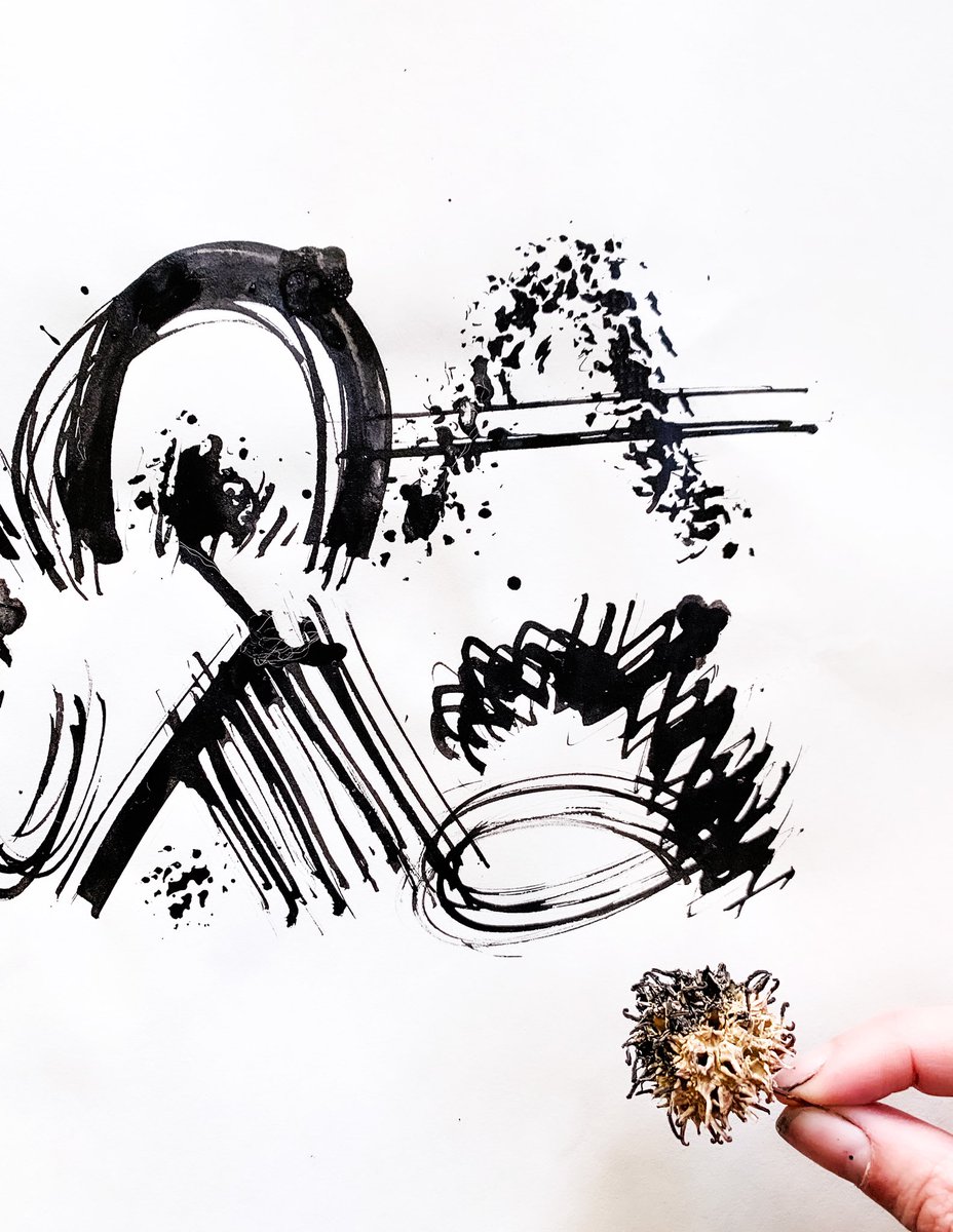 Gracis #typelab por el espacio ayer! 

Acá un par de letras “a” que fueron dibujadas en el demo/mini workshop de exploración de trazos con herramientas no tradicionales de caligrafía ✍️🥄🌱

<a href="/TypographicsNYC/">Typographics</a>