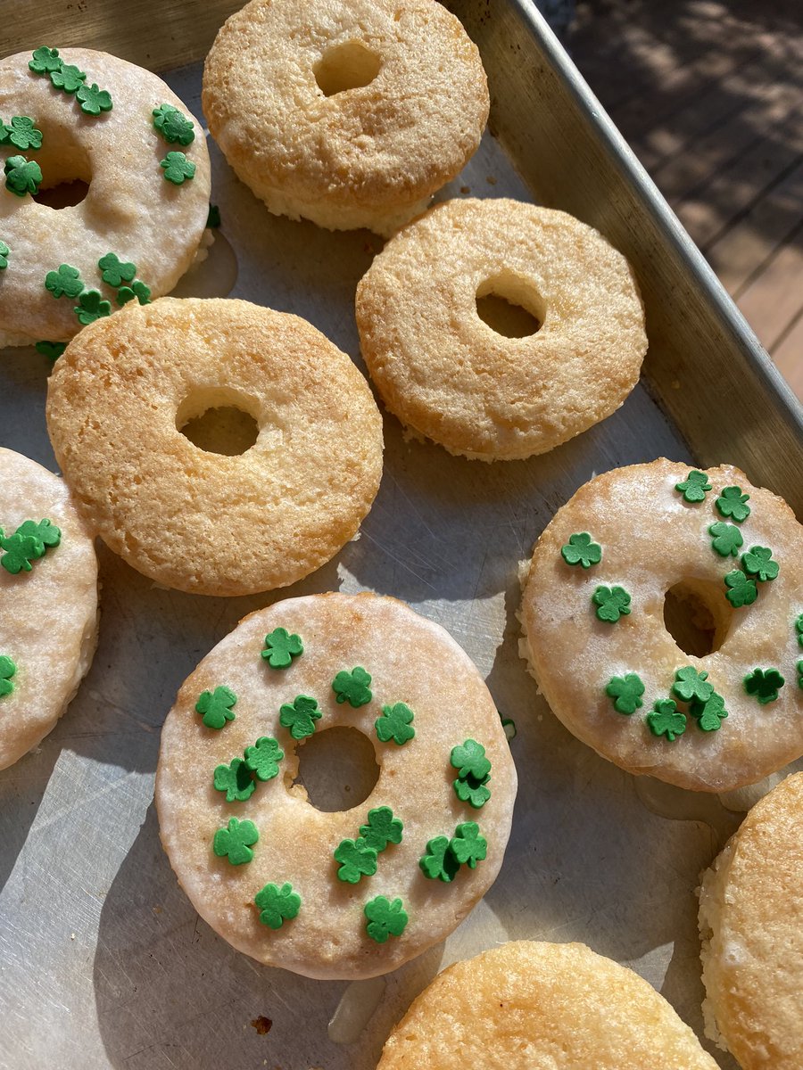 ABCGlutenfree's tweet photo. If you’re lucky enough to get these @xsnation lemon donuts that means you’re the BEST DAD EVER! 😉

#abcglutenfree #donutsfordad #donuts https://t.co/jJ2tVVHdNH
