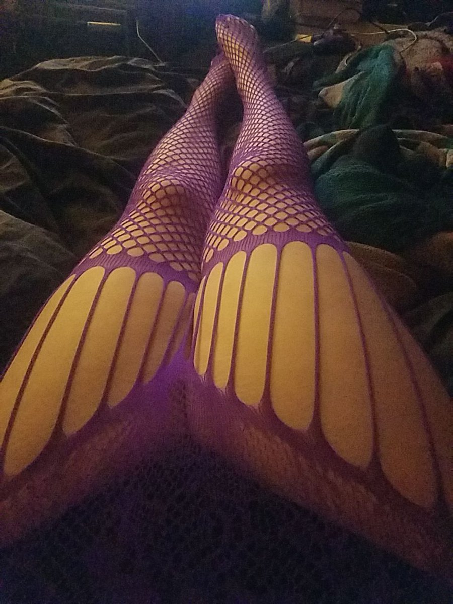 LunaFindomQueen's tweet photo. Guess who's back and feeling mean? Get in line to have your face stepped on my by my fishnet covered feet. Findom findommebrat foot worship humiliation cashslave cuckolding. @dan129367807 @promoslave @rt_feet approach respectfully https://t.co/0ryGXLQEXB