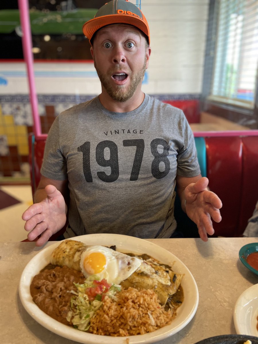 artsyinstructor's tweet photo. @ChuysRestaurant shout out to server, Steph, and kitchen mgr, Jason @ Southport IN for making our first experience great! New Chuy’s fans here! https://t.co/Yd6qF267mO