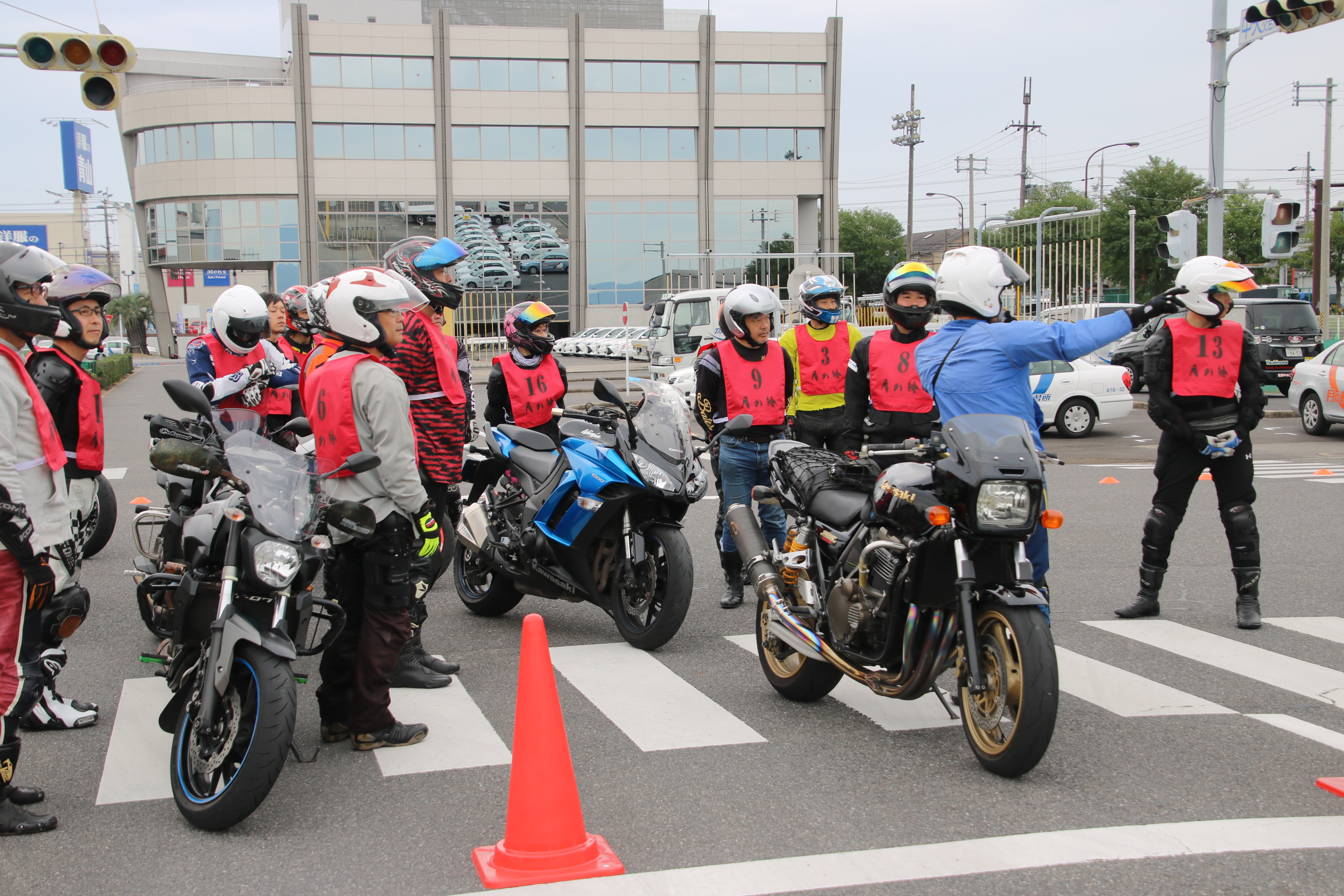 月の輪自動車教習所 受付開始 月の輪二輪ワンデースクール開催 月の輪教習所の広大なコースで思う存分練習できます 日時 7月日 火 9時30分 17時00分 対象 ライダーならどなたでも どんな車種でも お申込み 詳細はこちら T Co