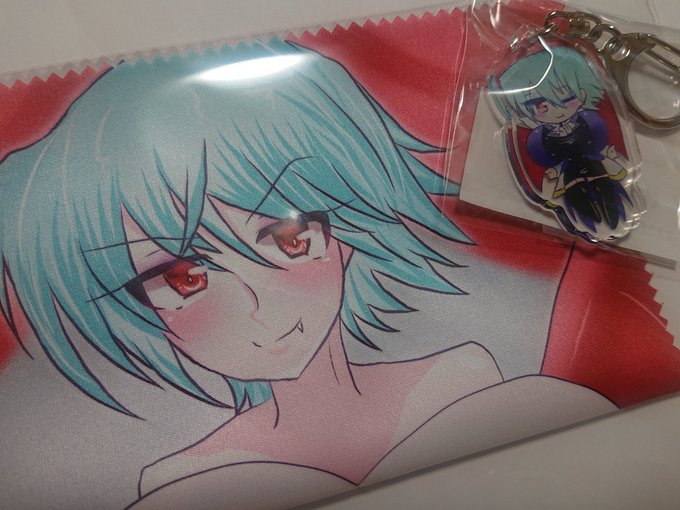 @02Cross25 
注文していたグッズが揃いました!
におさんのユーリは気品も可愛さもエロさも併せ持ってますね☺️
ありがとうございます! 