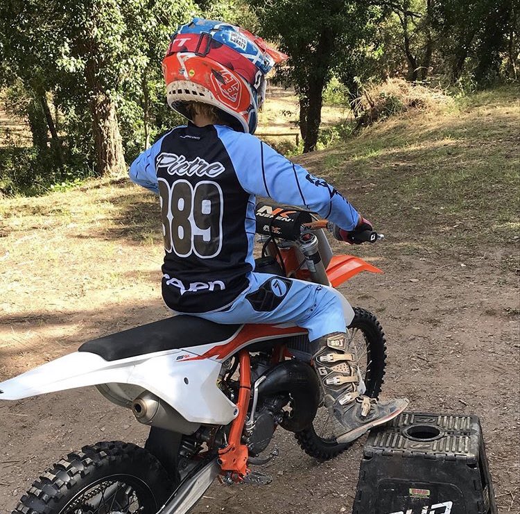 Please, moto people@send some love, prayers, positive vibes - to my boy Mowgli... he is in a coma rn, and could really use the love..

Please ❤️❤️🙌🏼