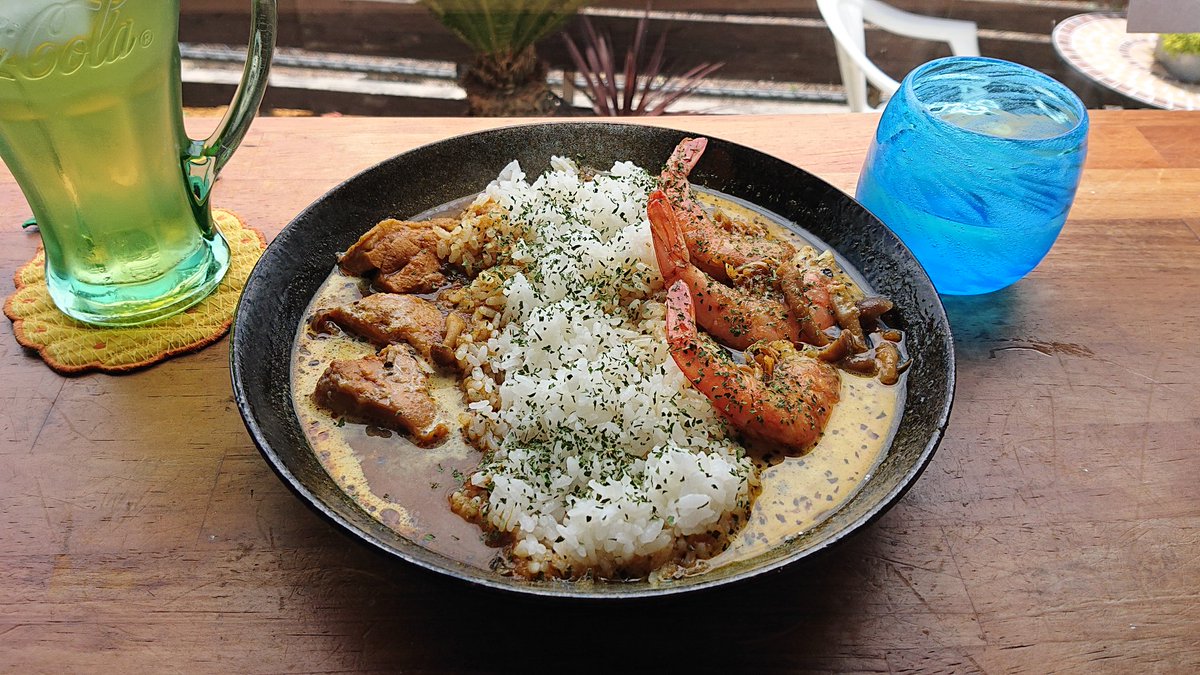 sihonaokana's tweet photo. お昼はAlohawaiiでデブエット❗土日はカレーメニューって事でチキン&amp;シュリンプカレーを注文🎵ソフトドリンクがサービスで付いて満腹満足😋
#Alohawaii 
#チキン&amp;シュリンプカレー
#旨師 https://t.co/ebnvpa88rv