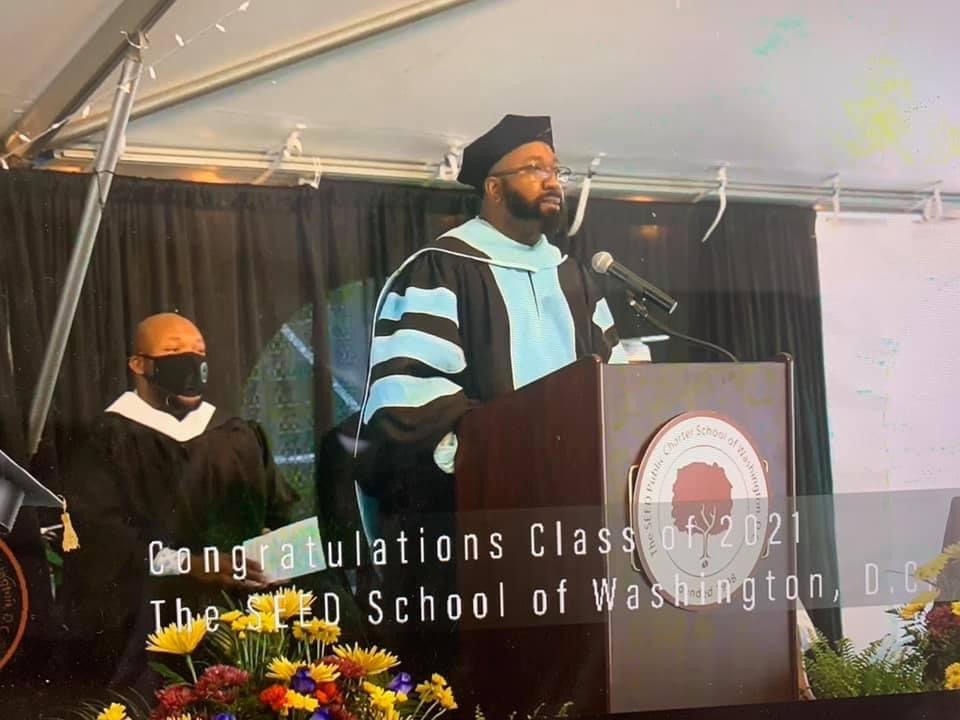 thatsDrB's tweet photo. I had the honor of introducing @dr_yusefsalaam (Central Park Five⦠THE Exonerated Five) today at our 18th Commencement Ceremony celebrating the #ClassOf2021 The gems he dropped today #powerful and #uplifting #seeddc #DCCharterProud https://t.co/TQ6HOqBGvR