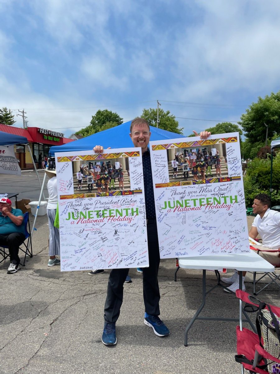 Mamas4Pete's tweet photo. You’re late on the 🏀 if ya’ missed Big Ben, @benwikler, alpha @Wisdems who already stopped by #Milwaukee’s  #JuneTeenth2021 &amp; signed the card for @POTUS and #WI’s Cousin Opal Lee, the #TX Grandmother of #juneteenth 

That said, whatever you do for #juneteenthday, enjoy❣️ https://t.co/0KYmWUqLP3