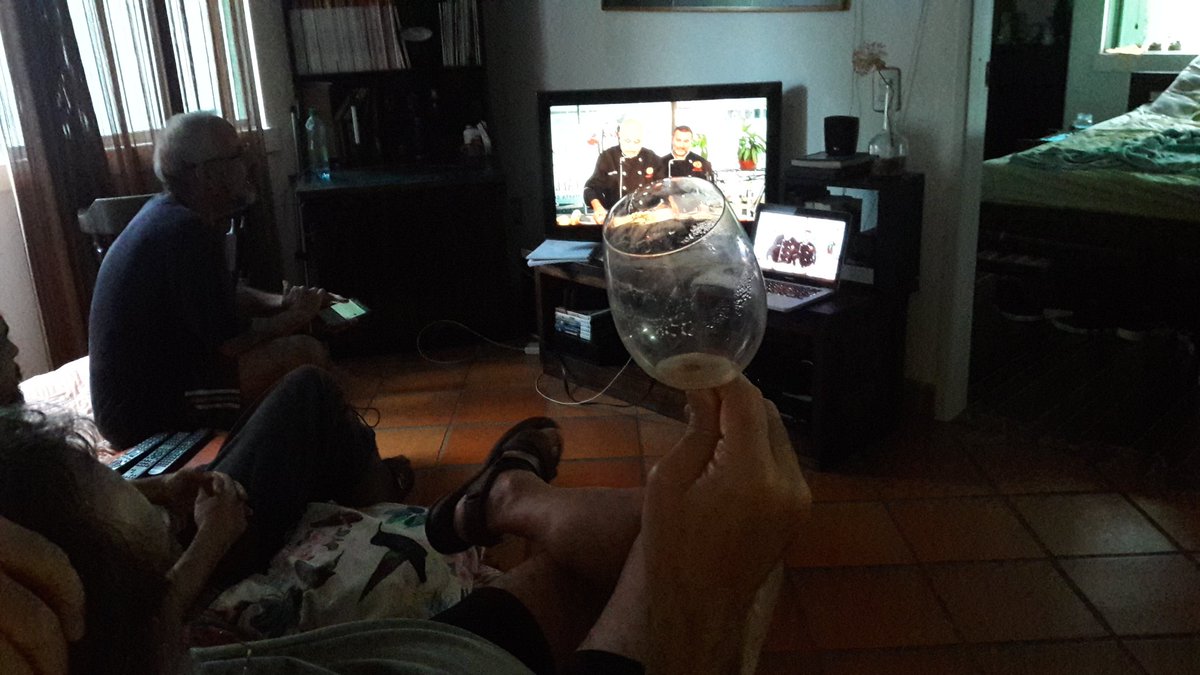 ysabelbr's tweet photo. He recibido la buena noticia de haberse alcanzado la meta para el Hospital Universitario de #Mérida 👏👏👏 hoy disfruté las recetas de @ClaudioNazoa y #Sumito. Y me encantó la sonrisa de #Álvaro, tan venezolana 🇻🇪 https://t.co/CJWpYnKQlG