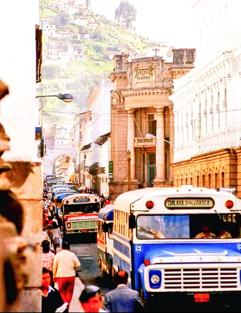 quito_antano's tweet photo. ¿En qué bus vas vos ve?  #QuitoDeAntaño #Quito #QuitoEterno 🤩 🎞️ 📸 https://t.co/Z8ZcqXuks3