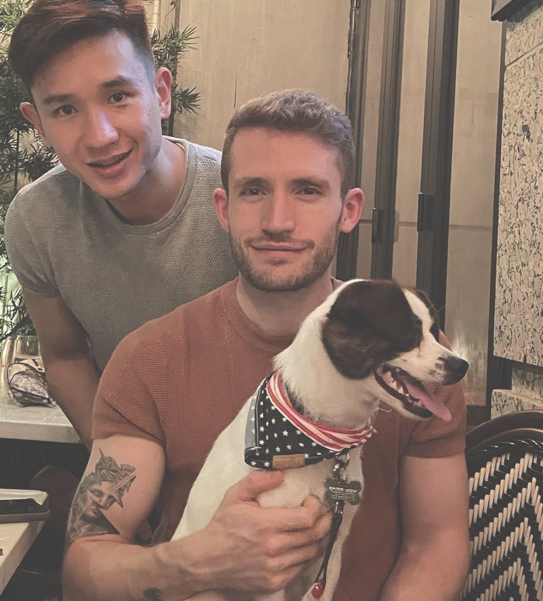 🙌 【1/2】👨🏼‍🤝‍👨🏻 Christos Dallas｜ins：chrisdallas__ （来自南非🇿🇦 ）💕  Kenneth Chen｜ins：kennethcharming 是来自温哥华🇨🇦的华人｜他俩都在📍上海🇨🇳 工作｜相遇，并在一起二年🌈Happy  Pride 💌 From San Francisco