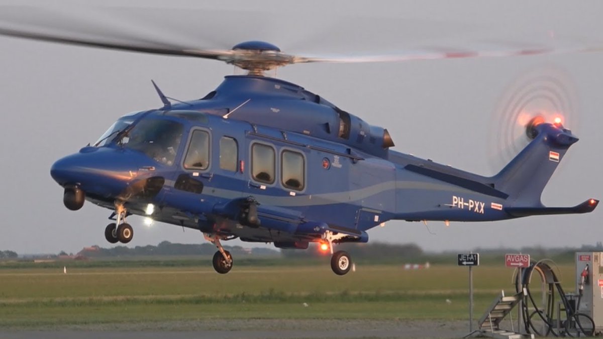 HVpolitieNL's tweet photo. Politiehelikopters (NL) https://t.co/1kqqOyCYp4 #politie https://t.co/8RPXtMysfp