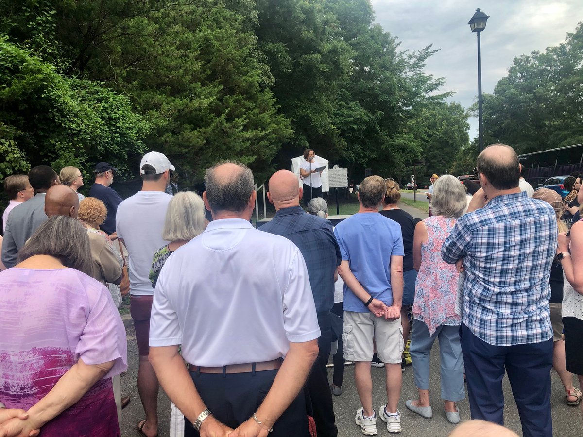 KathyKLTran's tweet photo. I am so inspired by today's unveiling of the #OnaJudge marker at @MountVernon! Thanks to my constituent @TechCoachMaura, her students & @ericaadunbar for lifting up Ona's courageous struggle against slavery. Celebrating #Juneteenth & commemorating all who have fought for freedom. https://t.co/6CHbAsoxIm