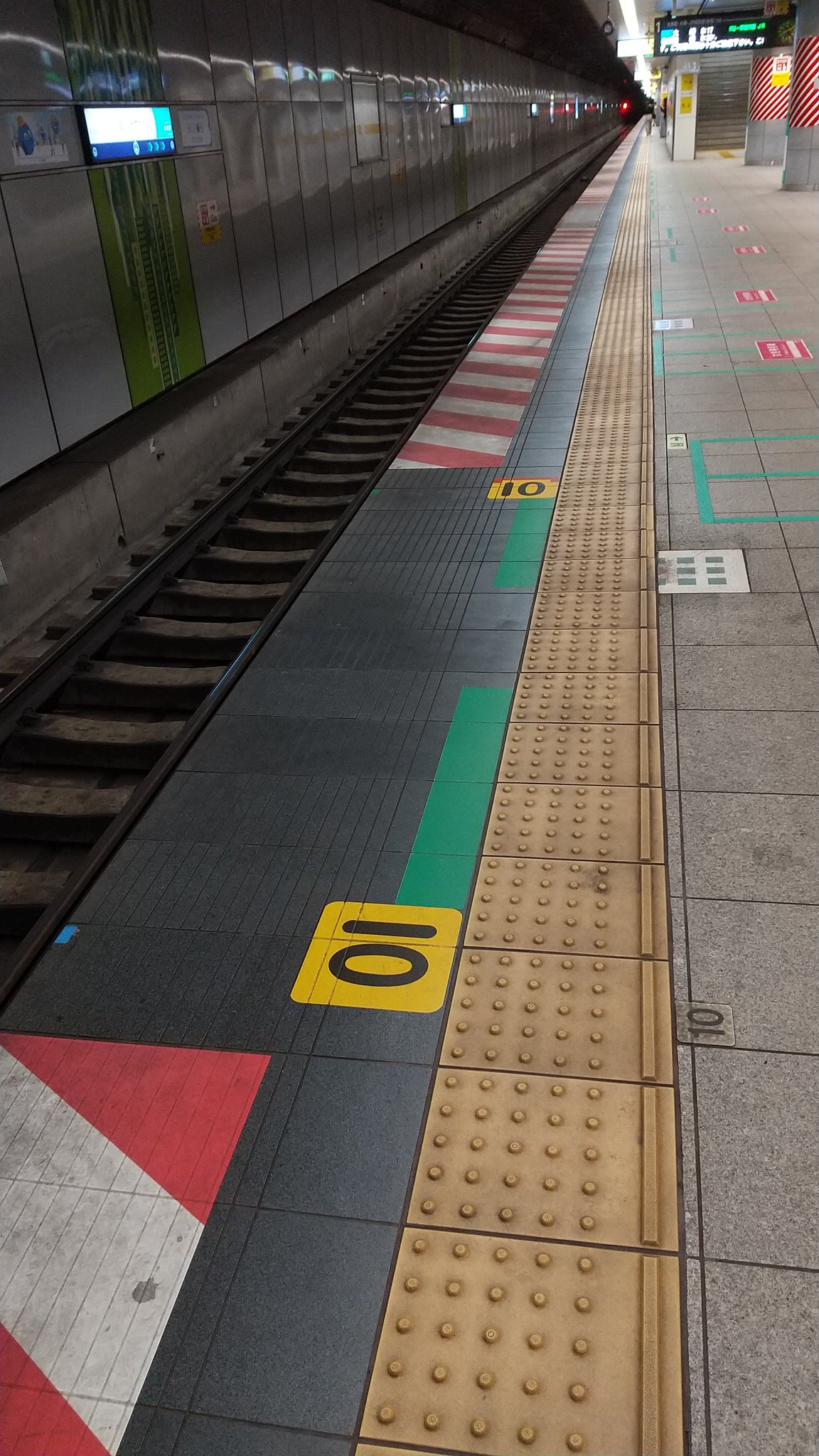 ドアえもん りんかい線 品川シーサイド駅 のホームドアについて 6月末から準備工事を開始し 22年3月に稼働開始予定です りんかい線 品川シーサイド駅 ホームドア T Co 0vya9siclc Twitter
