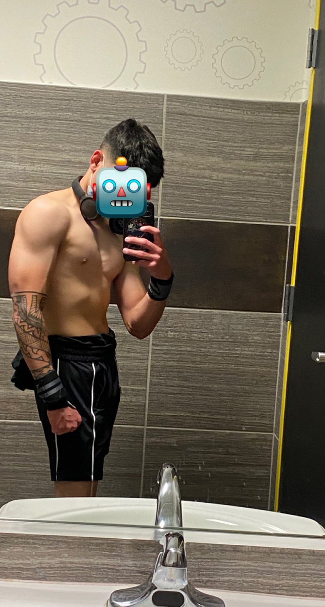 masmarkez's tweet photo. hello friends &amp; people i don’t know, i’m super insecure on this , but i’ve been working my ass off to achieve the goals i want, the first picture is my body for the past year(2020), i’m now six months in , these are just some of my results , appreciate any support❤️‍🔥🦈✨107<140 https://t.co/dZdRlL3KrZ