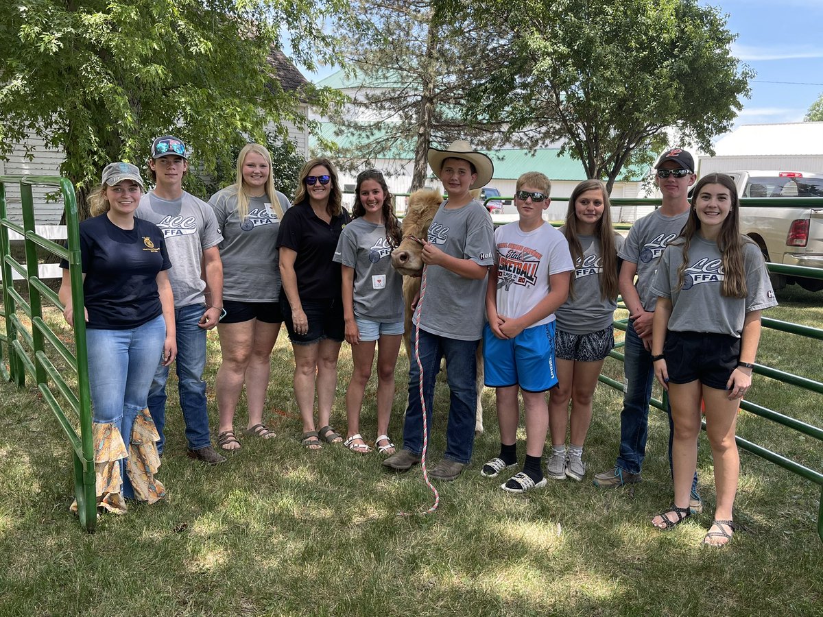 LCC_FFA's tweet photo. We had such a great turn out today! We were able to sell all of our boxes along with waters to raise over $2,000!  Annie Fokken-Mccorkindale won the $500 but donated back to the FFA program. Thank you for all the support and we can’t wait to do this next year! https://t.co/ZBEhJ2yHwK